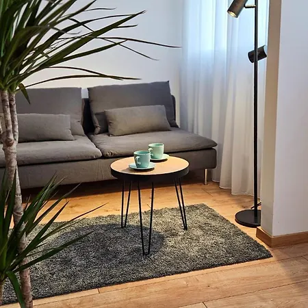 Sunny Danube Quay Luxe Appartement