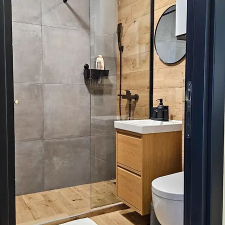 Sunny Danube Quay Luxe