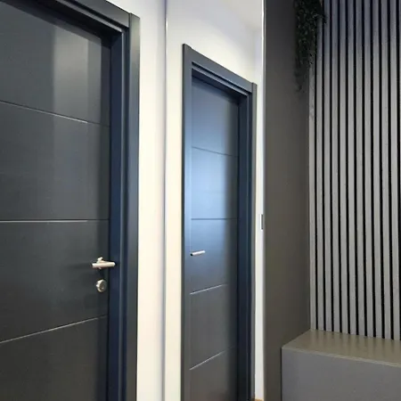 Sunny Danube Quay Luxe